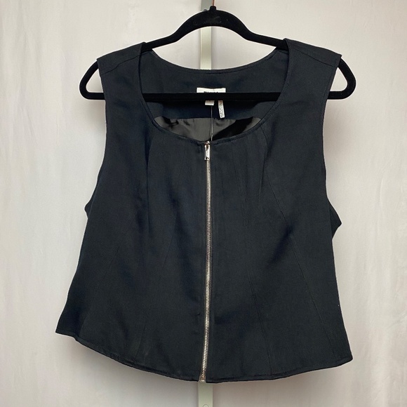 DKNY NWT Womenʻs Sleeveless Lined Zip Front Vest Top Large - Picture 2 of 10